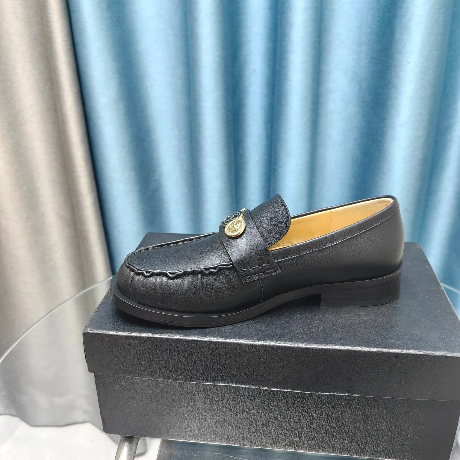 👟👟Ex-factory price 640👟👟 Chanel 24A latest handmade loafers! Counter purchasing version! ! The most difficult to buy handmade shoes at the counter. Classic logo element hardware design. Really super good-looking. Thousands of people are asking for it. Even second-class luxury products are priced at a premium. Size: 35-39. Other sizes are determined.